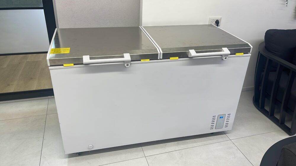 מקפיא שוכב / אמבטיית קרח 500 ליטר בצבע לבן דלתות לבנות