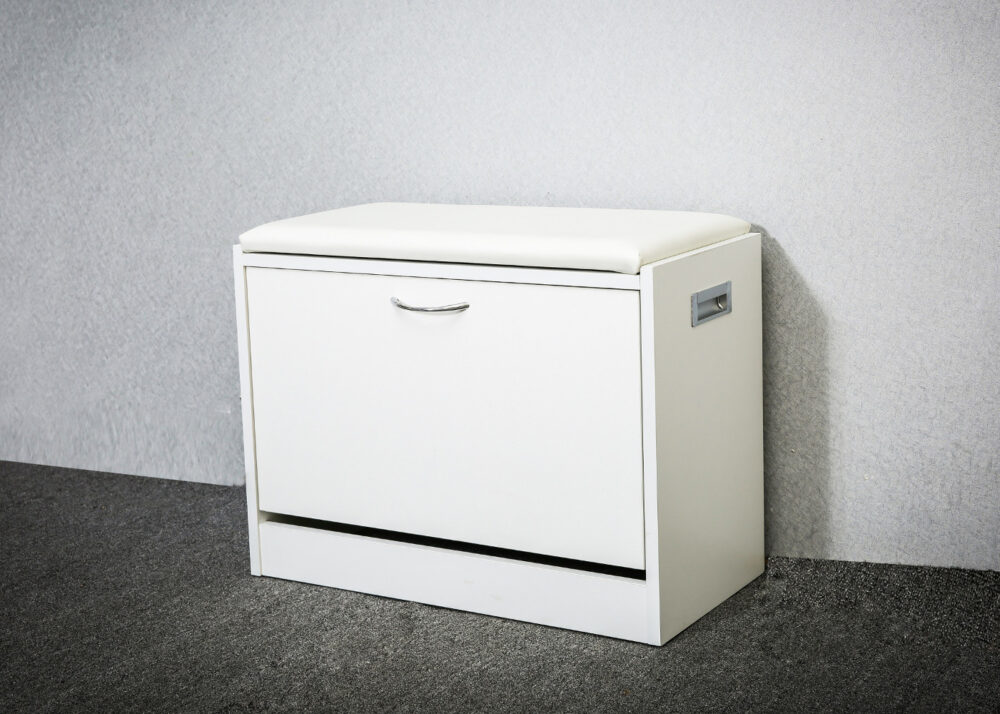 שידת אריאל לאחסון נעליים עם מושב לישיבה ונעילת נעליים, רוחב 63 ס"מ - מבית HOMAX