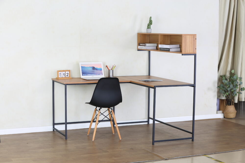 עמדת עבודה פינתית עם מדפים קשיחים מאלון 18 מ"מ ומעוצבת להרכבה מימין או משמאל - מבית HOMAX