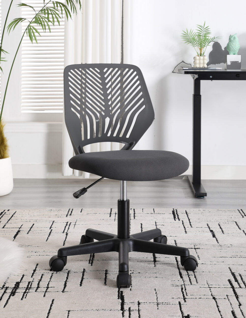 כיסא משרדי Venin - התאמה מושלמת עם בוכנה פנאומטית 12 ס"מ - מבית HOMAX