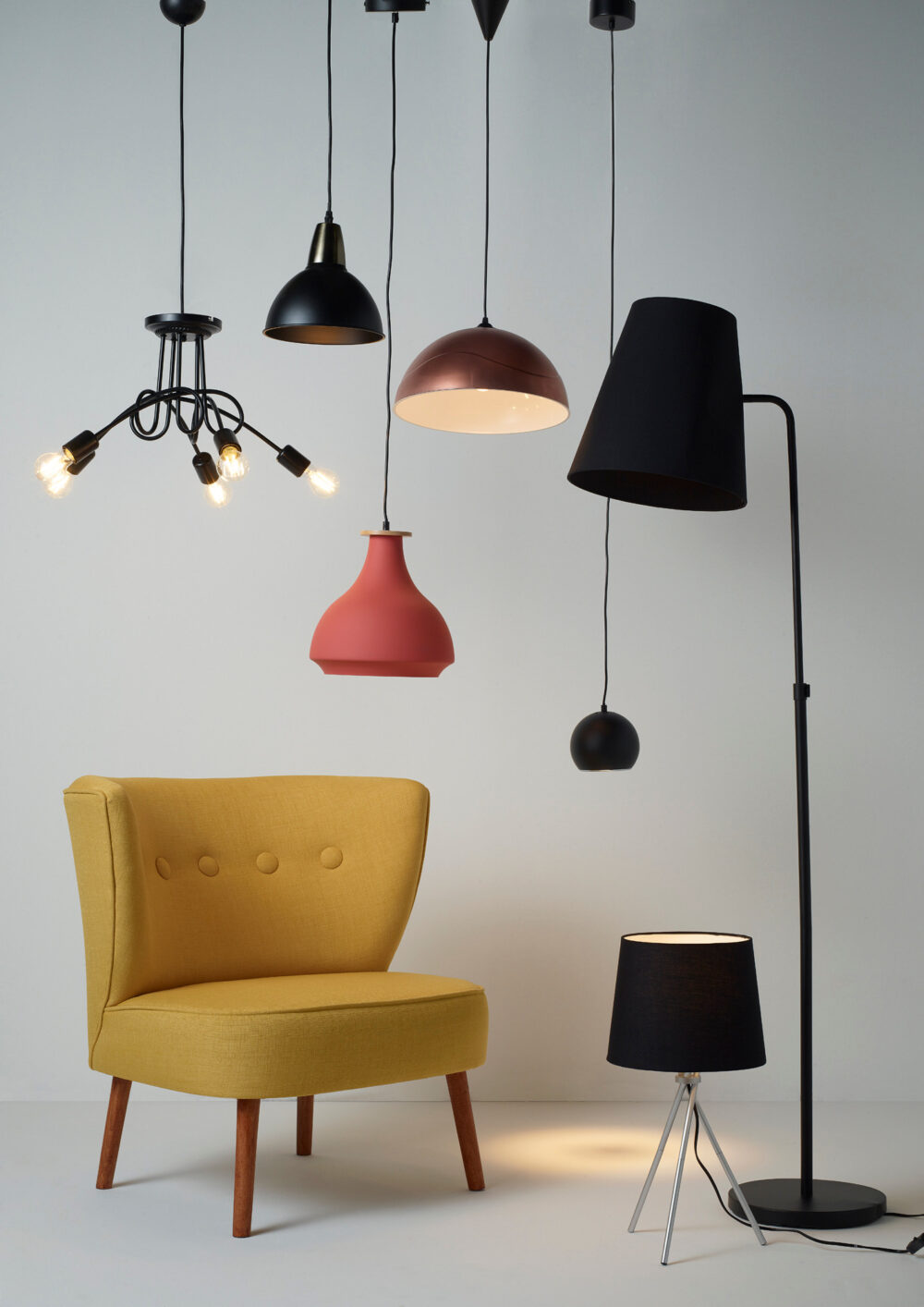 כורסא מעוצבת Riverhead איכותית בצהוב עם ריפוד פוליאסטר רך - 80x74x76 ס"מ - מבית HOMAX