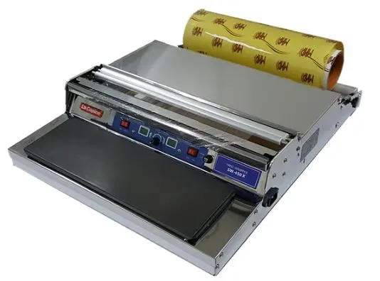 מכונה לאריזת מגשים "שרינק" תוצרת קוריאה