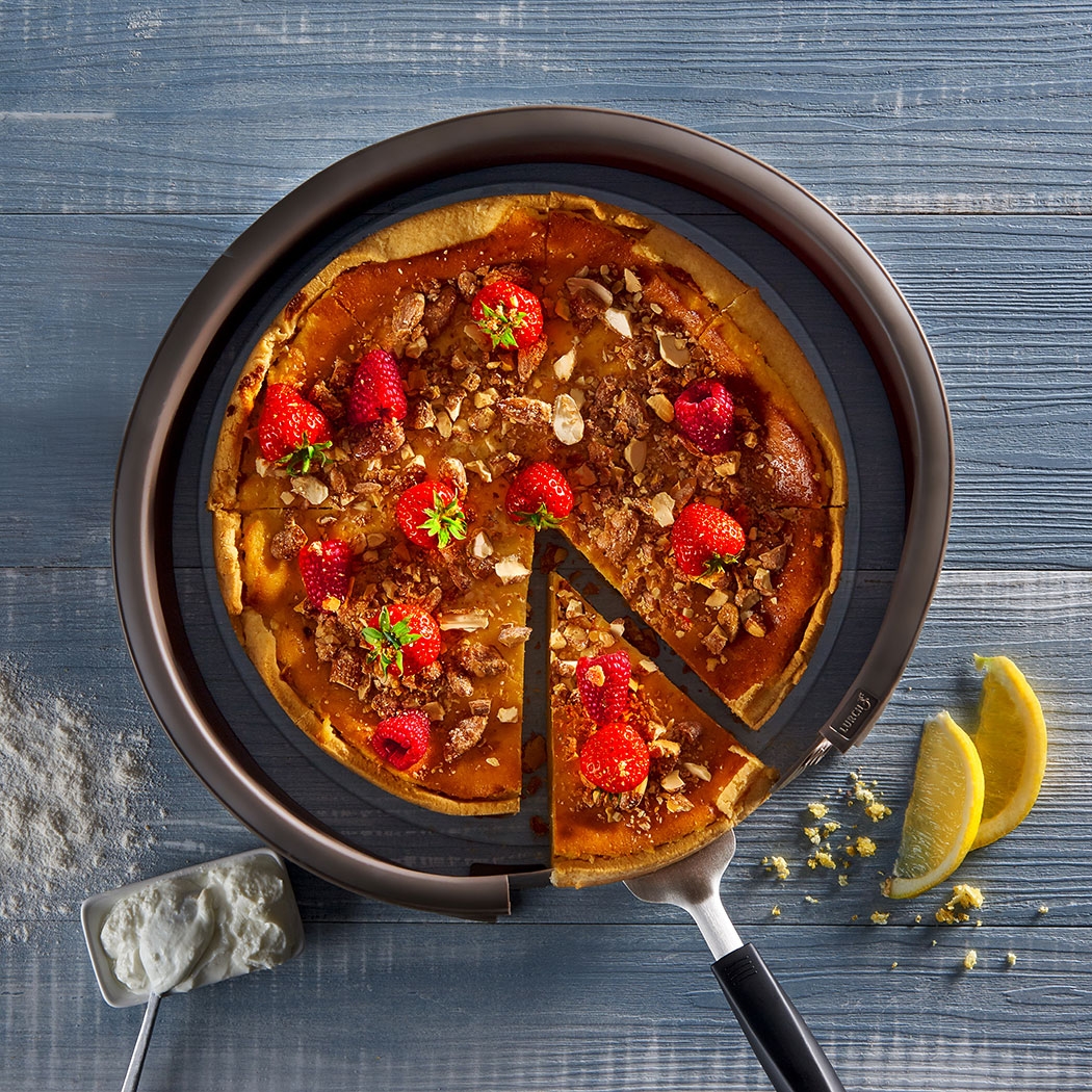 LURCH - תבנית עגולה קפיצית מסיליקון עם תחתית זכוכית בקוטר 26 ס"מ – תמונה 2