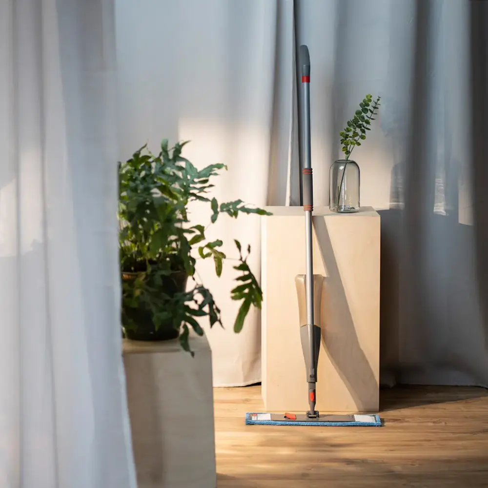 מגב פלא עם מערכת התזה ומטלית מיקרופייבר איכותית – Nordic Stream