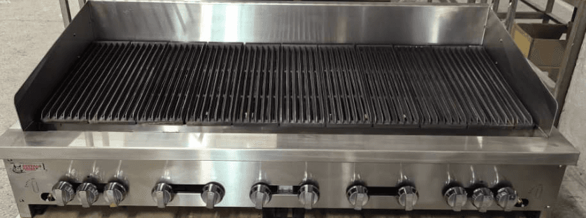 גריל גז מתקדם מבית Buffalo Grill - פרוס על רוחב של 153 ס"מ עם 10 מבערים