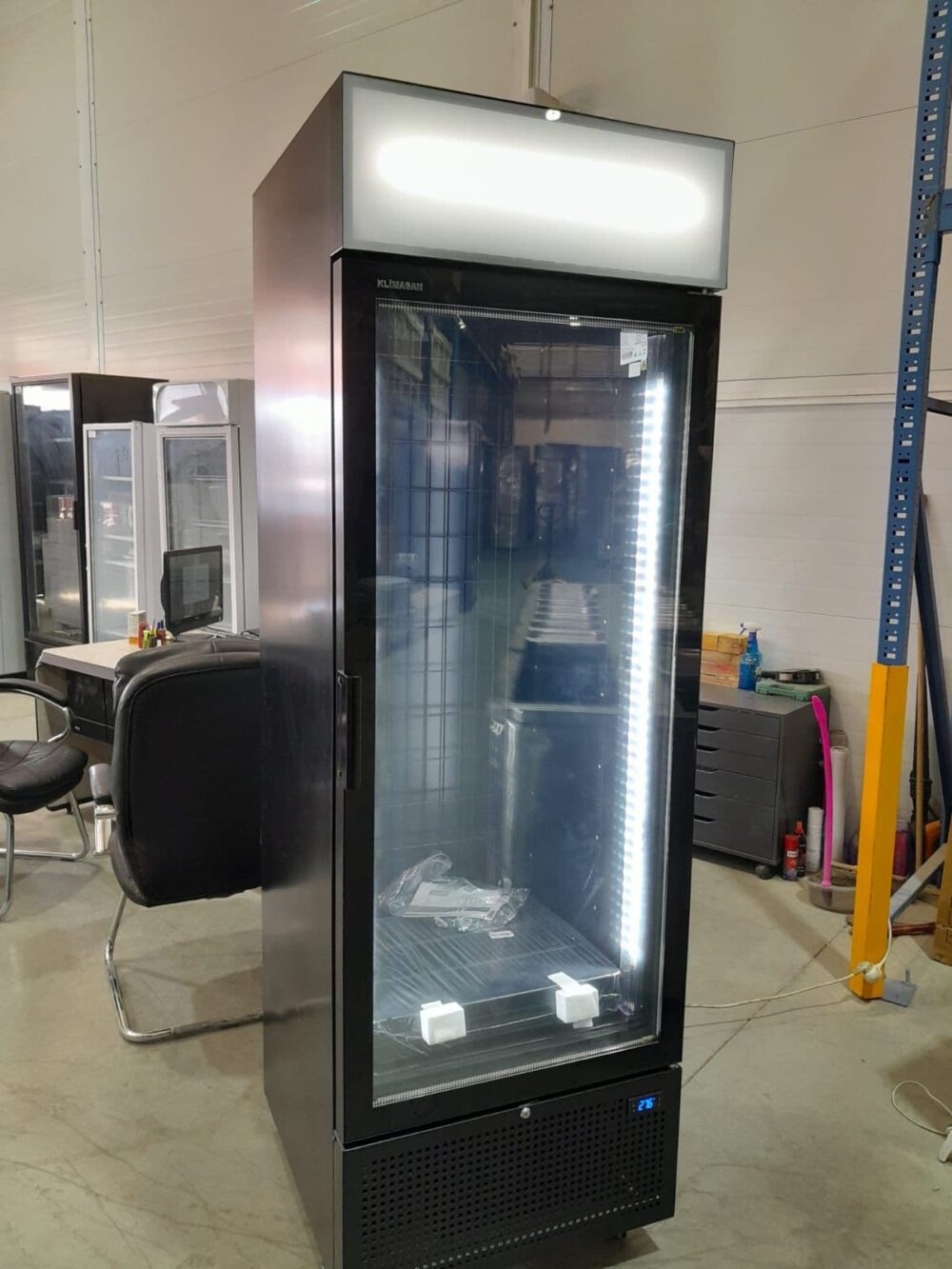 מקרר VF500 בעל עיצוב שטוח בצבע שחור מאת KLIMASAN עם מערכת No Frost