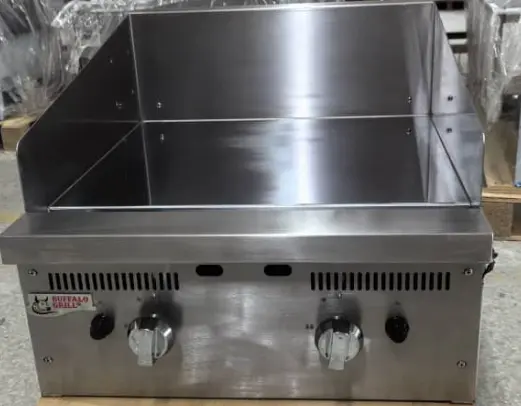 מנגל גז מדגם Buffalo Grill ברוחב 61 ס"מ - מצויד ב-2 מבערים ומשטח כרום מבריק