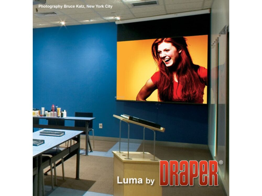 מסך הקרנה ידני בפורמט HD תוצרת DRAPER USA